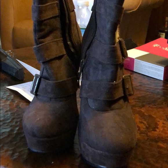 Heels - Picture 2 of 4